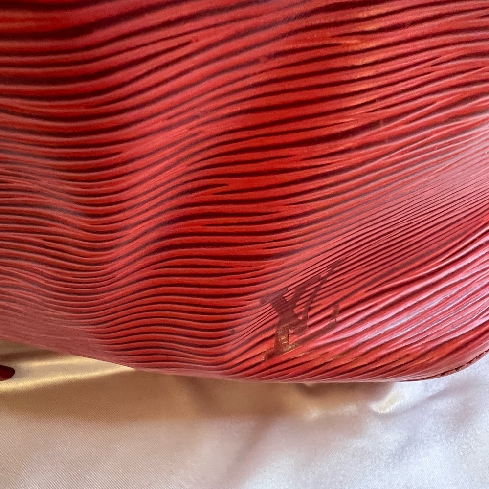 Louis Vuitton Epi Noé Bucket Bag in Castillan Red - Picture 11 of 15